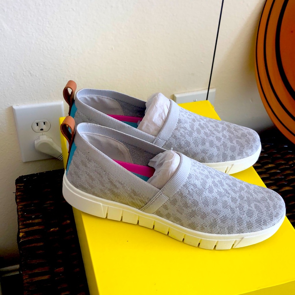 Athletic gray on gray leopard print shoe, w/ pink and blue stripe on the rear.